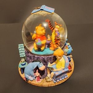 Disney Winnie the Pooh and friends Musical Snow globe with clock Tigger Eeyore